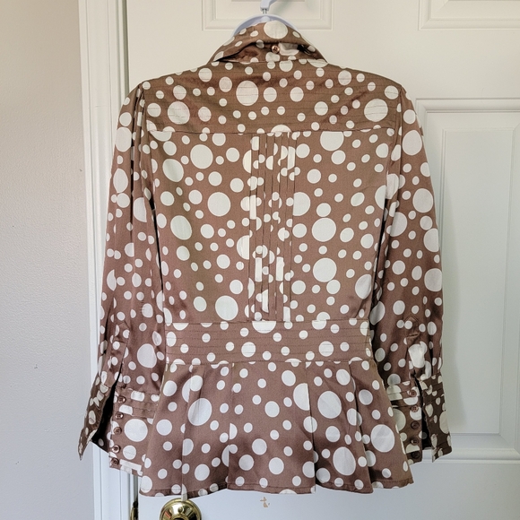 BEBE Silk Blouse Brown Cream Polka Dot Pattern Button Peplum Flared Cuff Size M - Picture 7 of 12